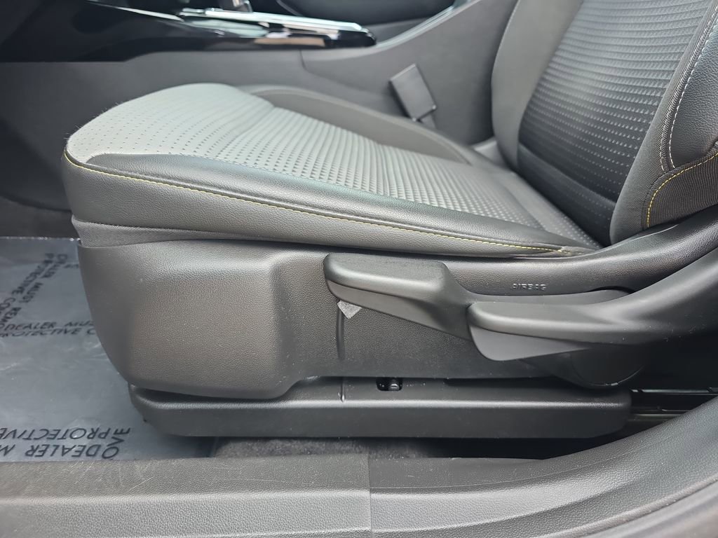 Certified 2024 Chevrolet Trax LT w/ Driver Confidence Package image 29