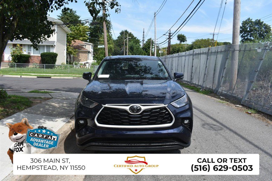 Used 2025 Toyota Highlander LE FWD image 3