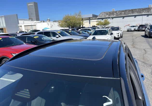 Used 2023 Volvo XC40 Recharge Ultimate w/ Protection Package Premier AWD/4WD image 3