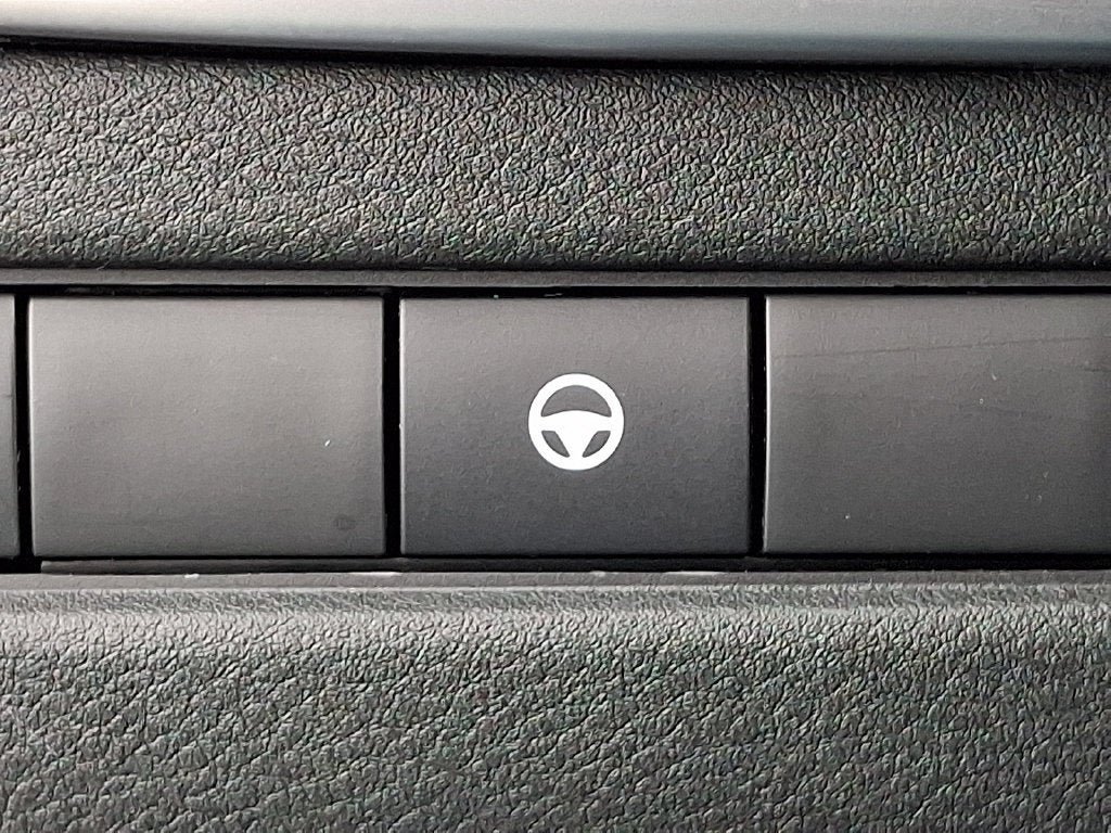Used 2025 Nissan Rogue SV AWD/4WD image 24
