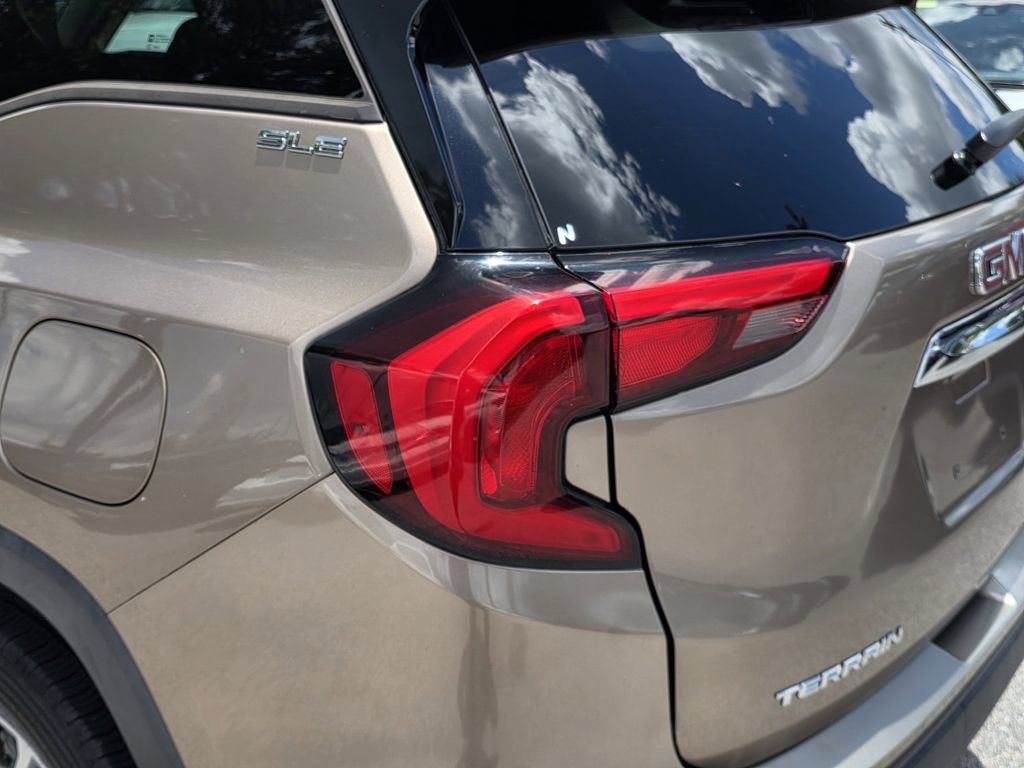 Used 2018 GMC Terrain SLE w/ Driver Convenience Package FWD image 7