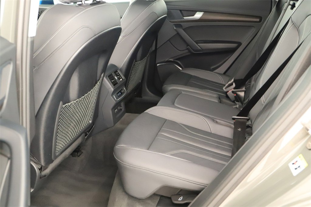 Used 2024 Audi Q5 e Premium w/ Convenience Package image 28