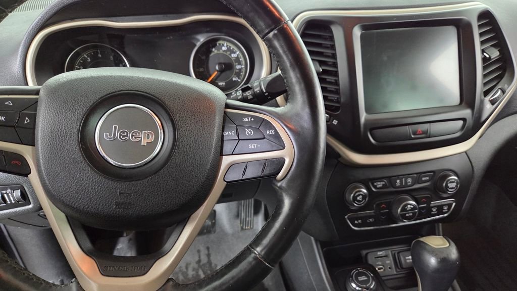 Used 2015 Jeep Cherokee Limited image 18
