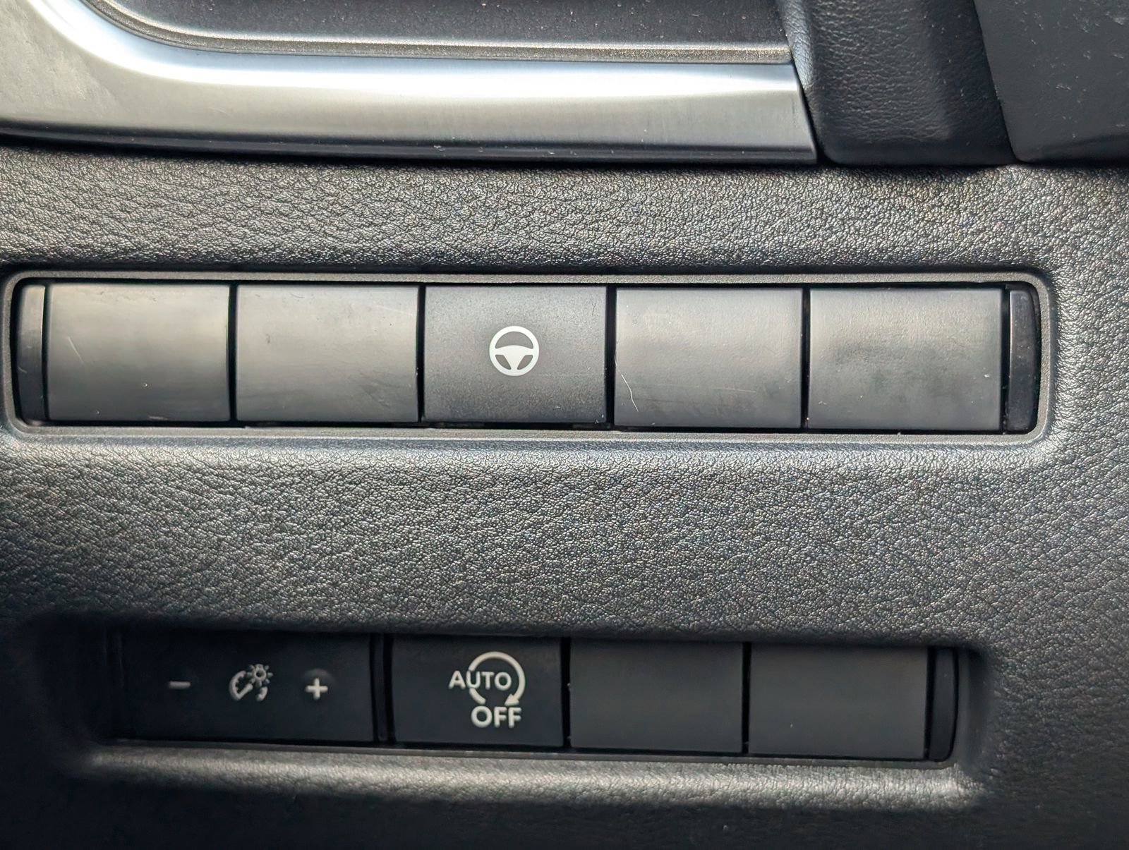 Used 2023 Nissan Rogue SV image 23