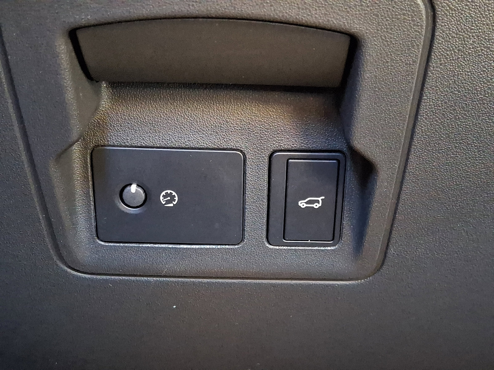 Used 2021 Land Rover Range Rover Velar R-Dynamic S image 25