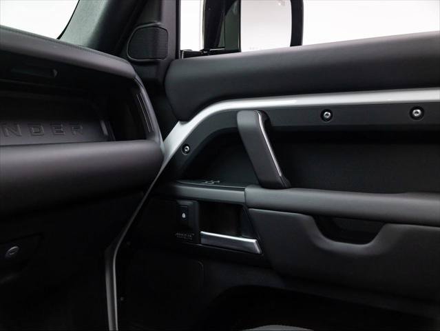 New 2026 Land Rover Defender 110 X-Dynamic SE AWD/4WD image 30