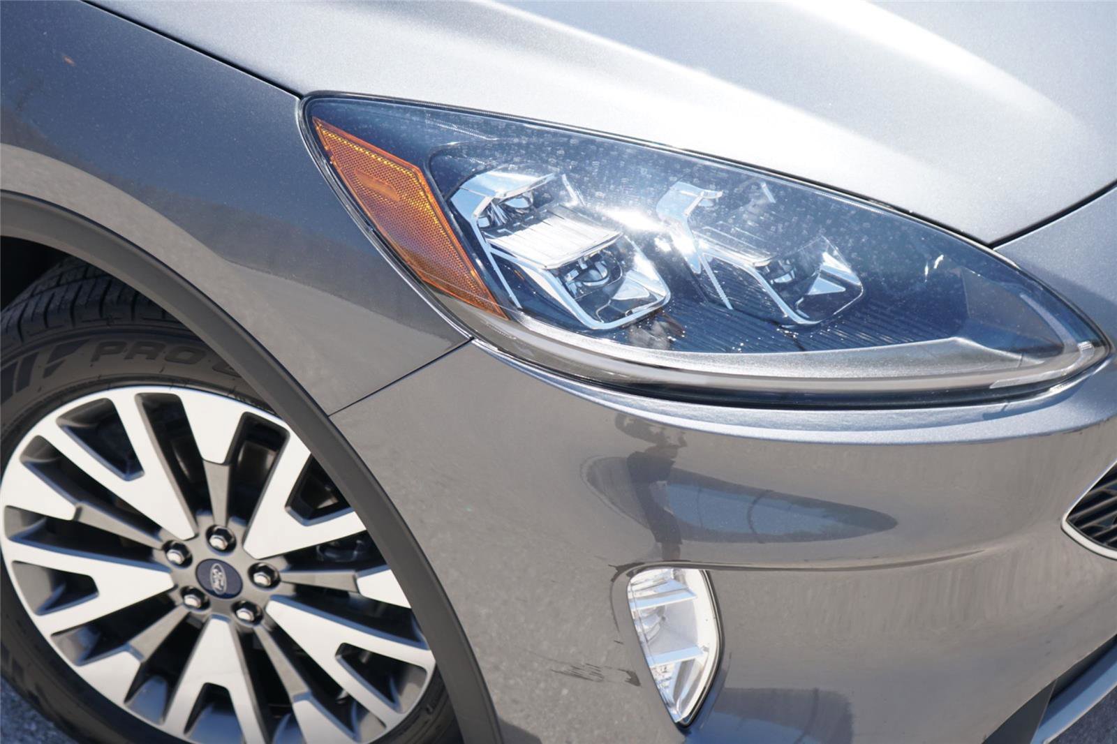 Used 2022 Ford Escape Titanium FWD image 3
