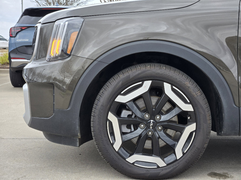 Certified 2024 Kia Telluride EX image 14