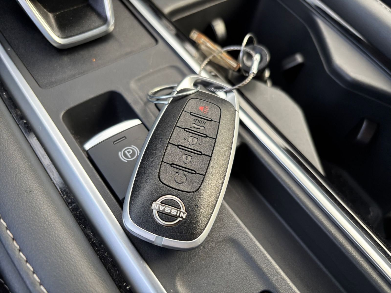 Used 2025 Nissan Pathfinder SV image 18