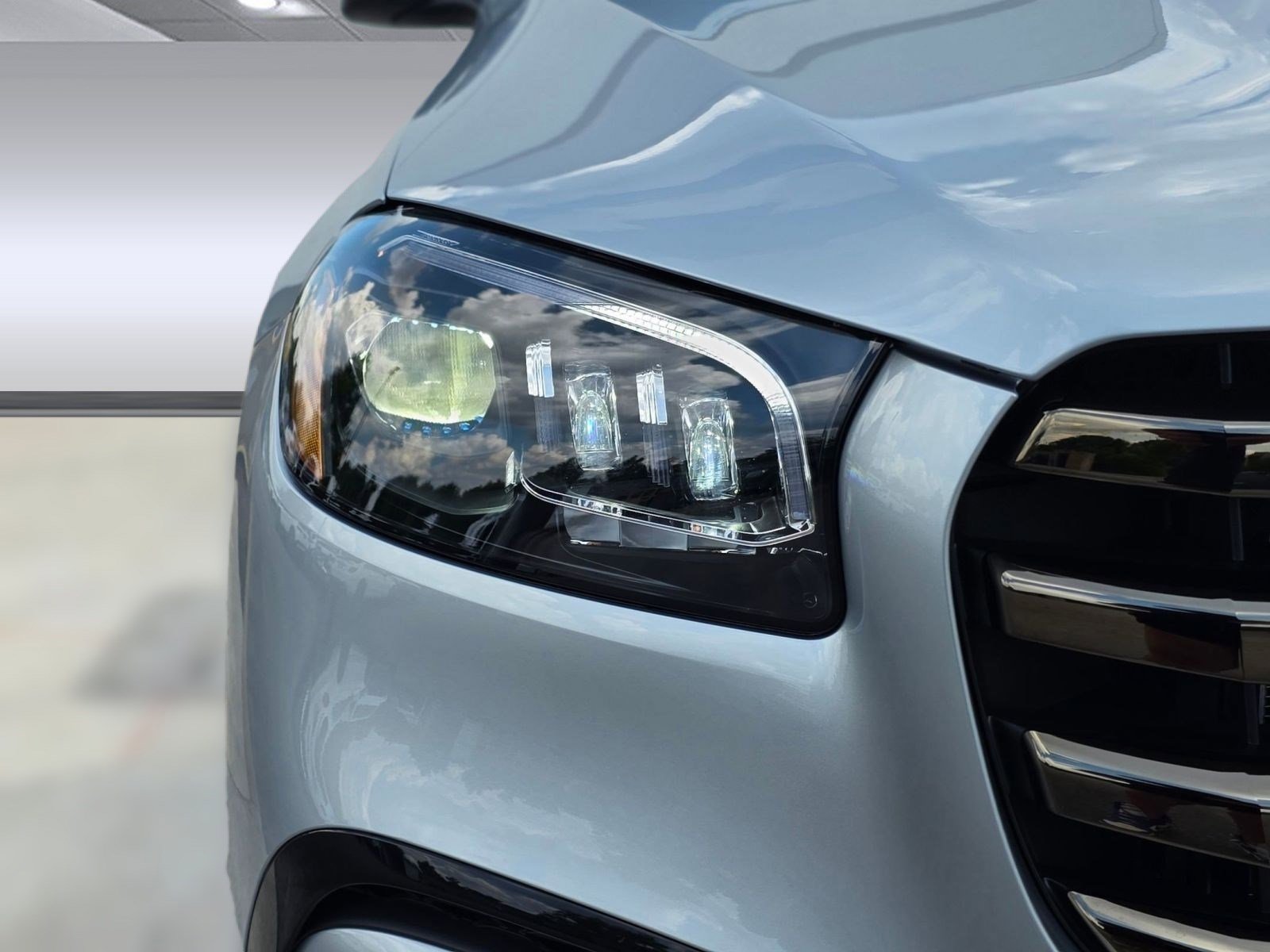 New 2026 Mercedes-Benz GLS 450 4MATIC image 9