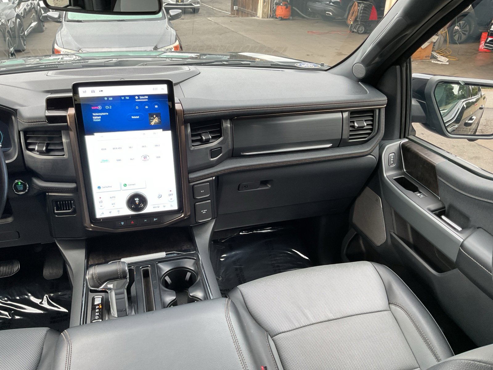 Used 2022 Ford F150 Lightning Lariat image 17