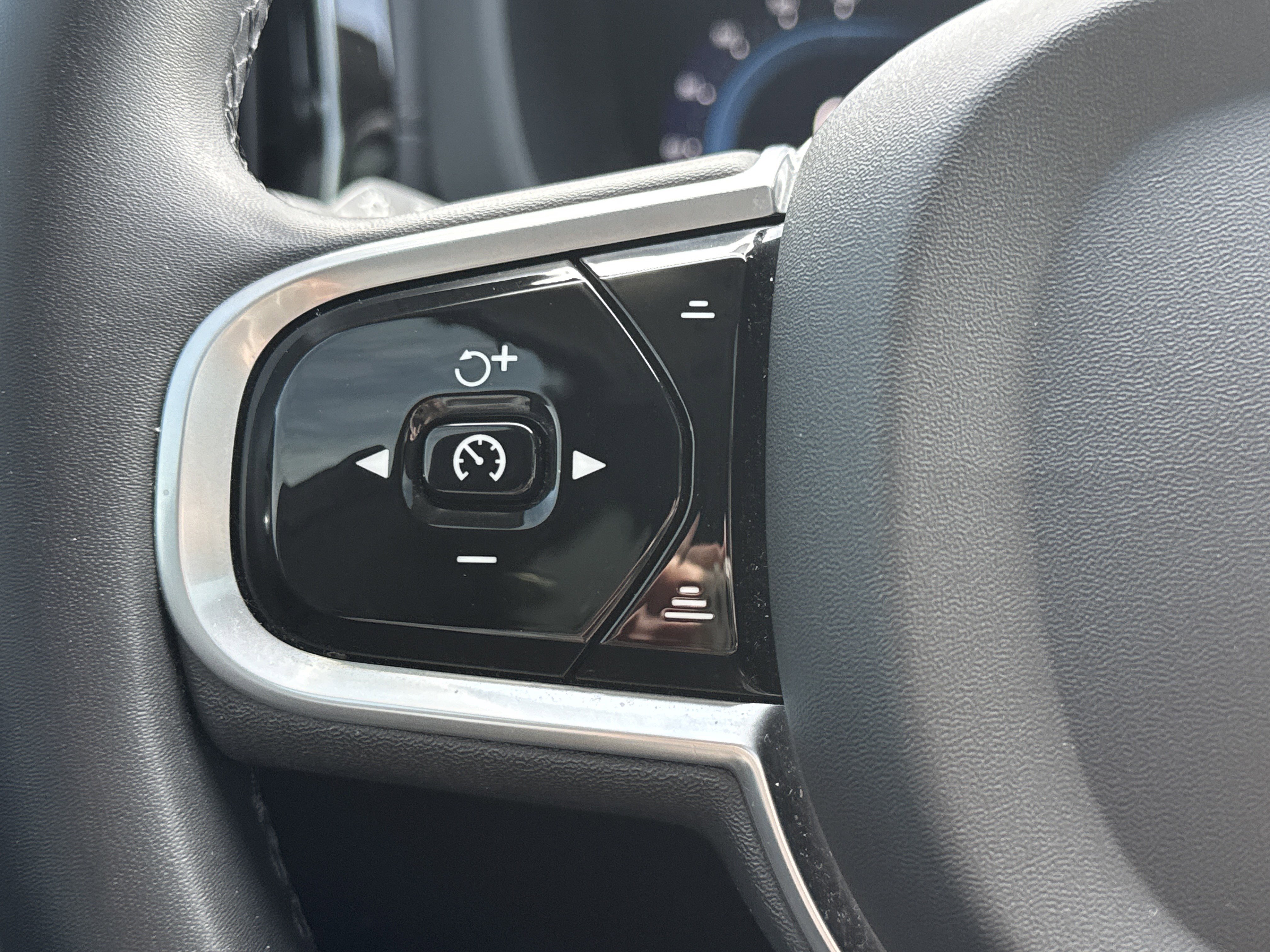 Used 2023 Volvo XC60 T8 Ultimate image 16