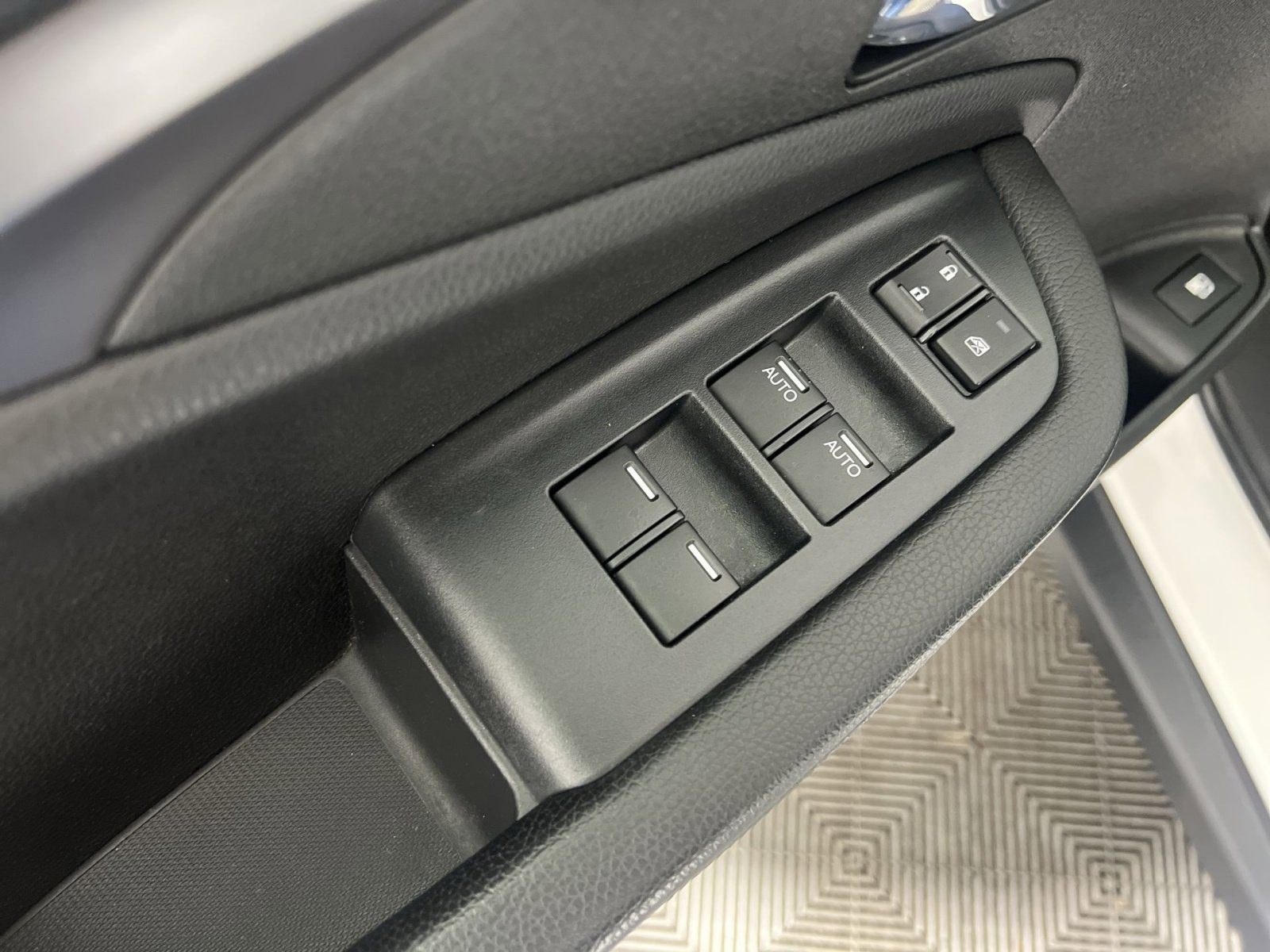 Used 2022 Honda Pilot Sport image 15