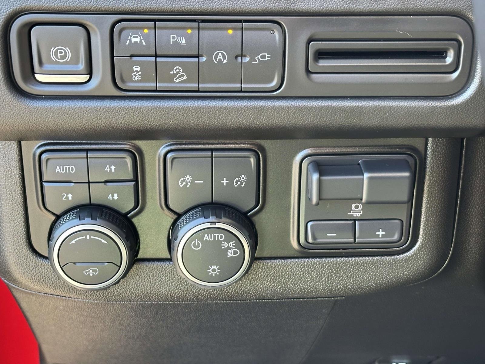 Used 2021 Chevrolet Tahoe Z71 w/ Z71 Off-Road Package image 17