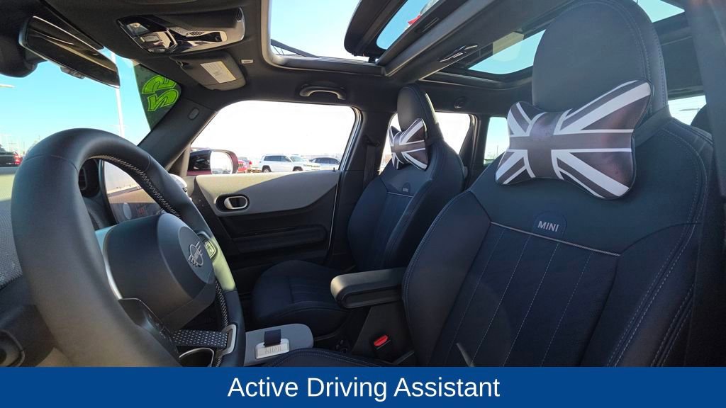 Used 2025 MINI Cooper 4-Door Hardtop image 21