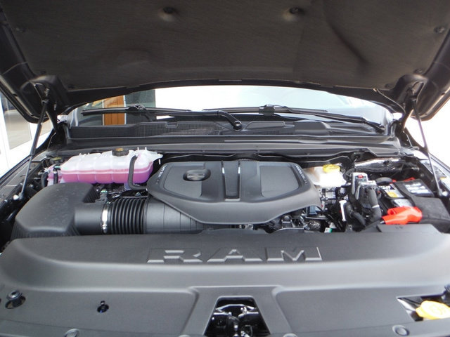 New 2027 RAM 1500 4x4 Crew Cab image 9
