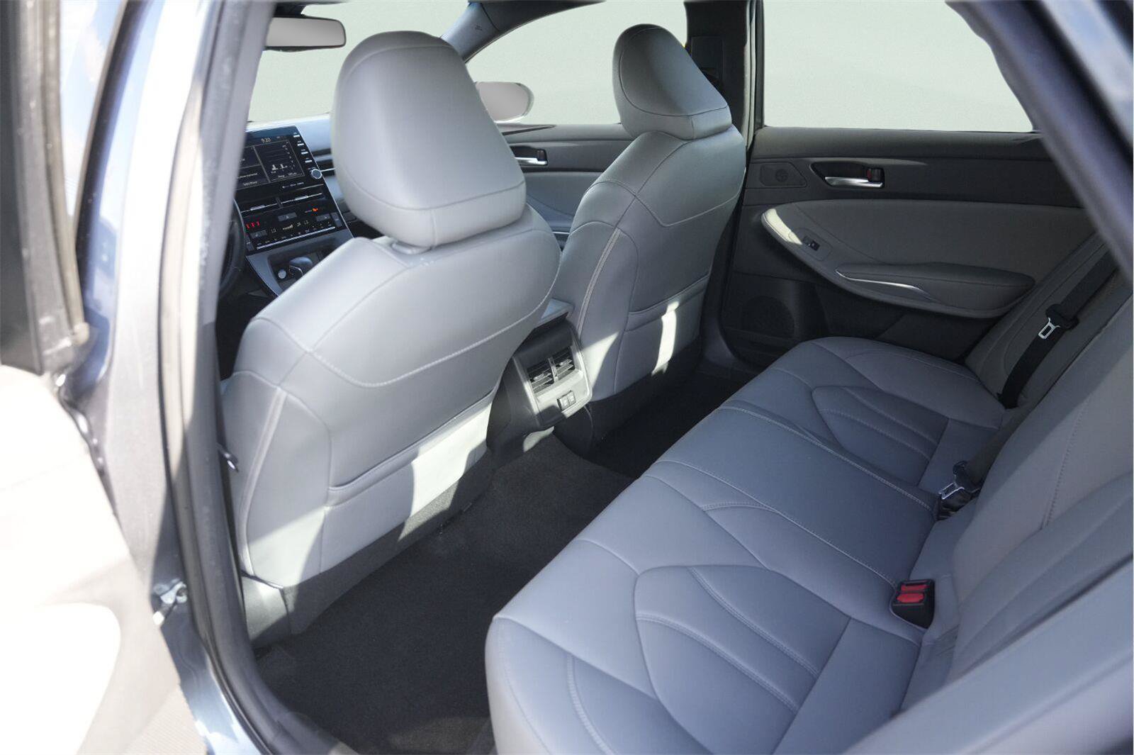 Used 2019 Toyota Avalon XLE w/ Moonroof Package FWD image 12