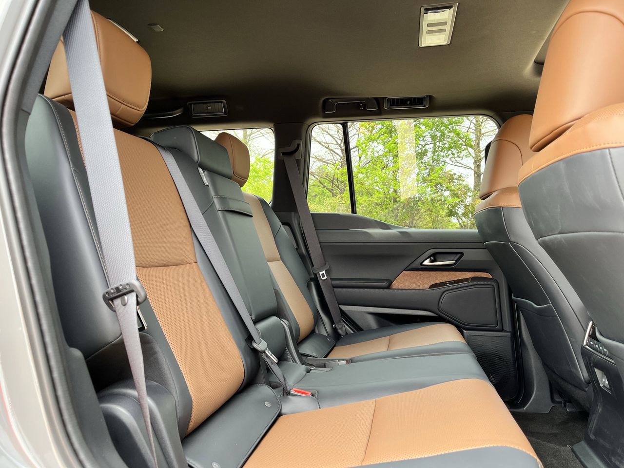 Used 2025 Lexus GX 550 w/ Accessory Package (2T) image 27