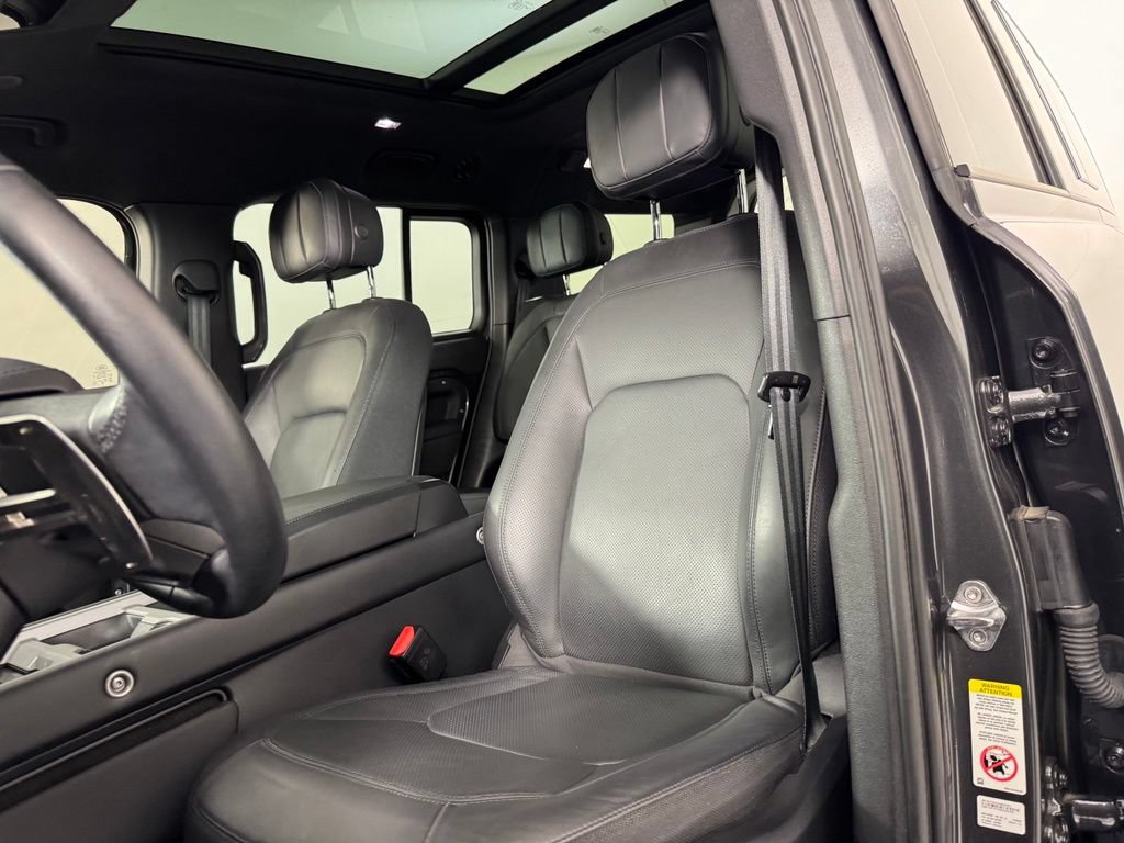 Used 2025 Land Rover Defender 130 V8 AWD/4WD image 14