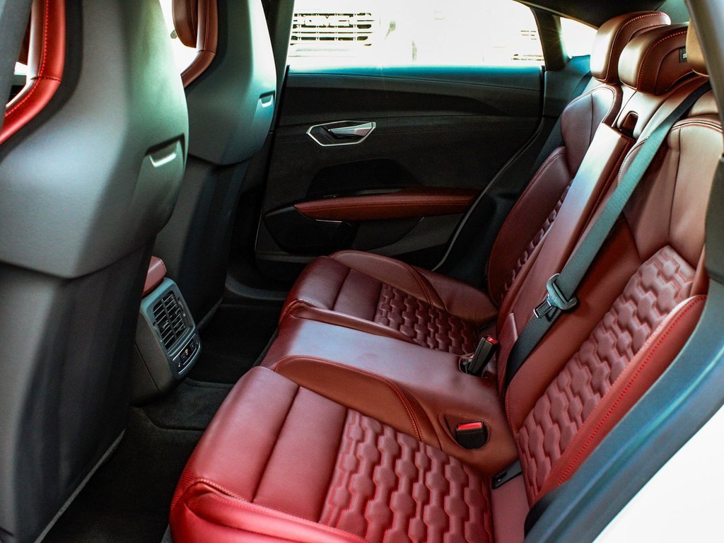 Used 2024 Audi e-tron GT Premium Plus image 36