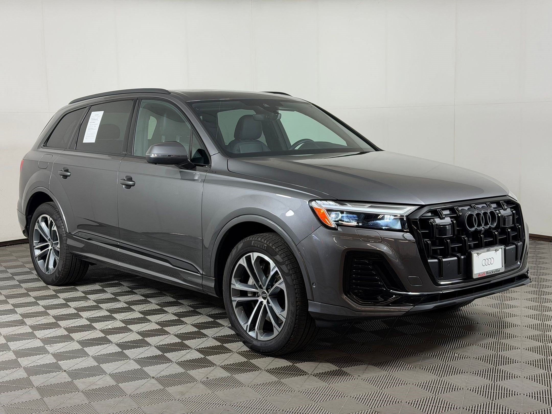 Used 2025 Audi Q7 2.0T Premium w/ Convenience Plus Package AWD/4WD image 7
