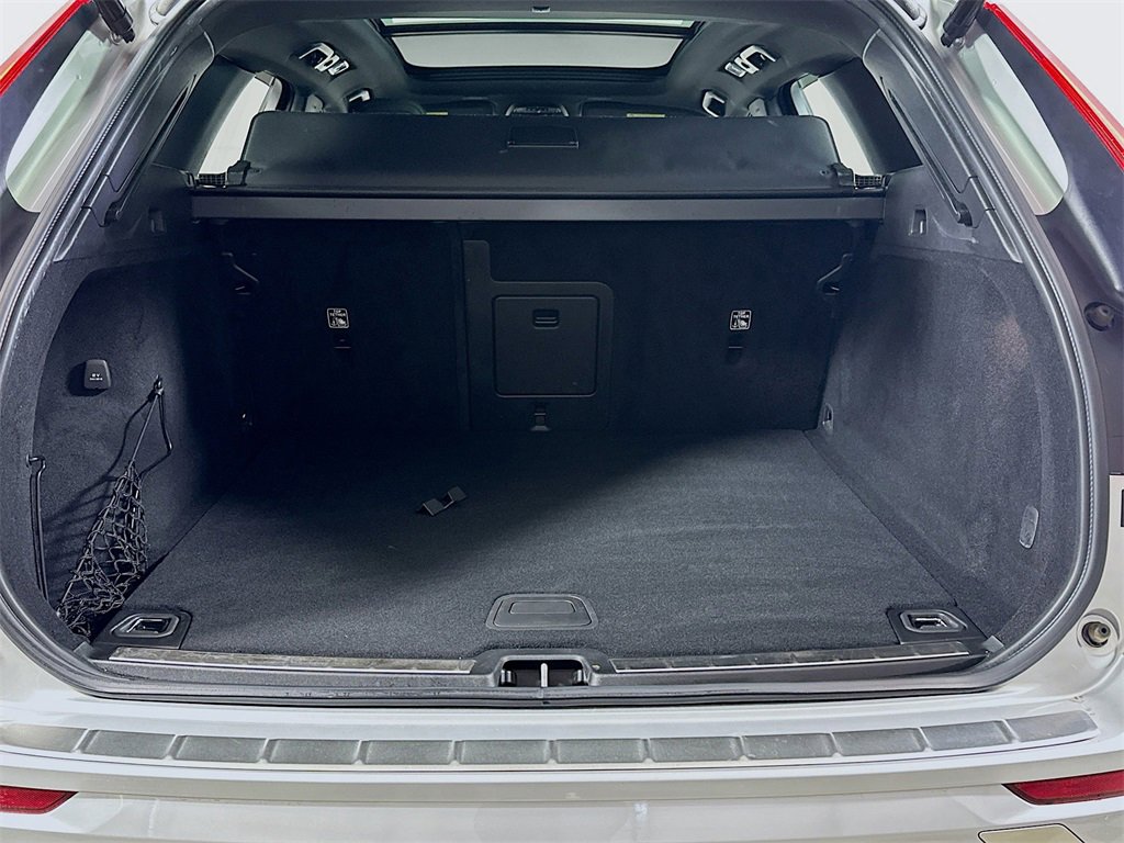 Used 2020 Volvo XC60 T5 R-Design w/ Protection Package Premier image 16