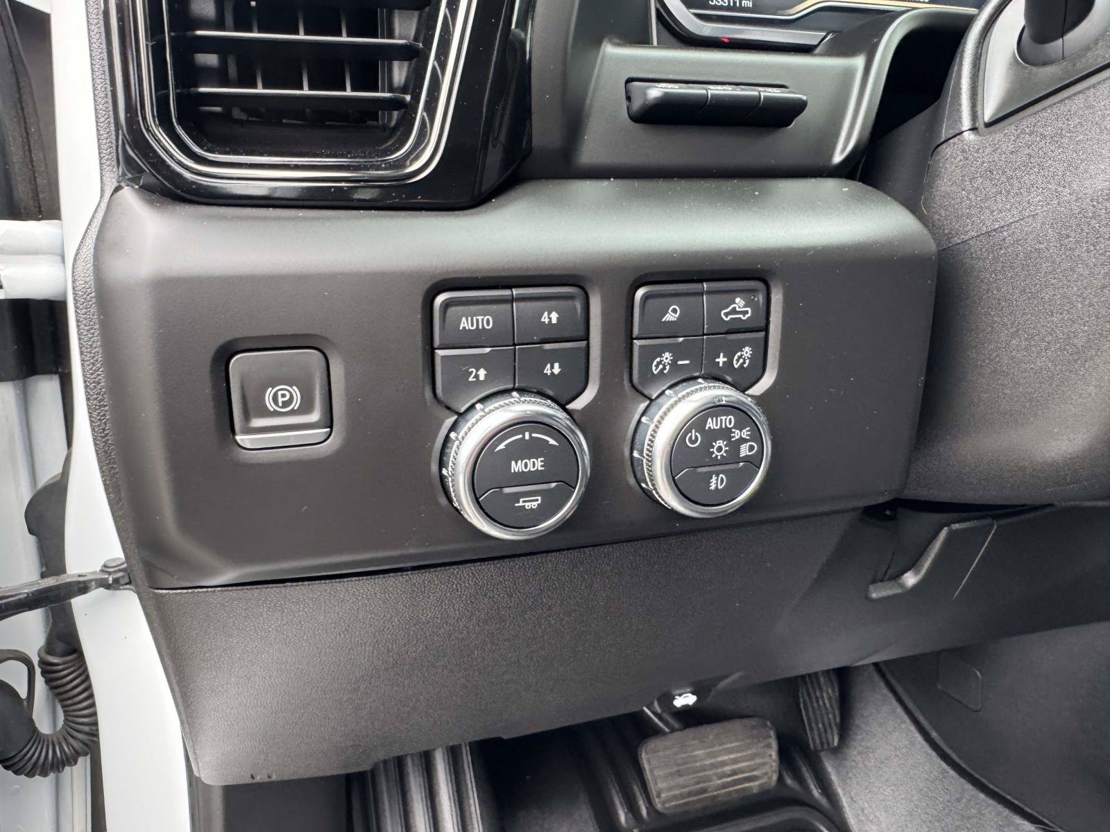 Used 2024 GMC Sierra 2500 AT4 w/ AT4 Premium Plus Package AWD/4WD image 31
