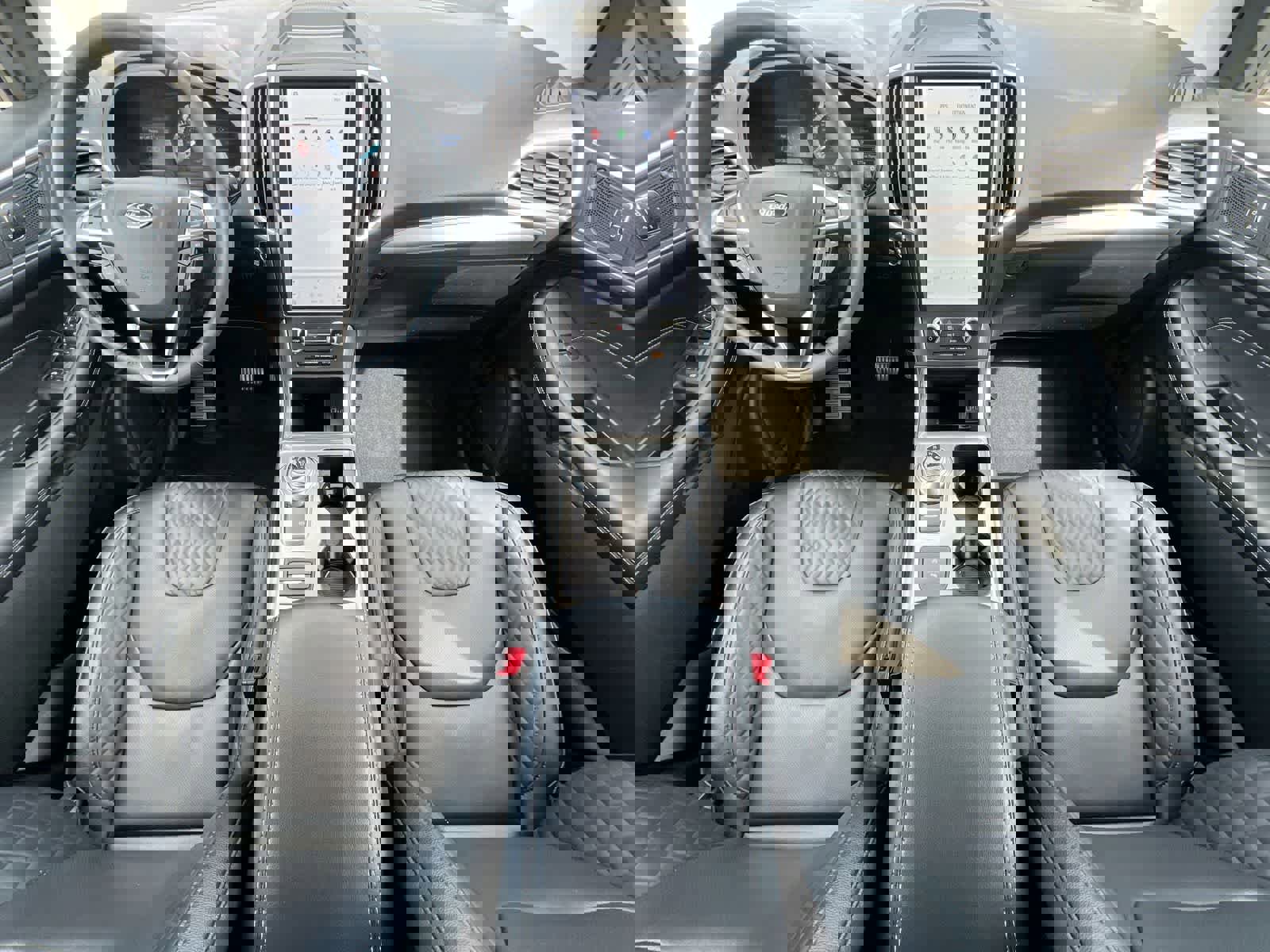 Used 2024 Ford Edge Titanium w/ Equipment Group 301A image 15