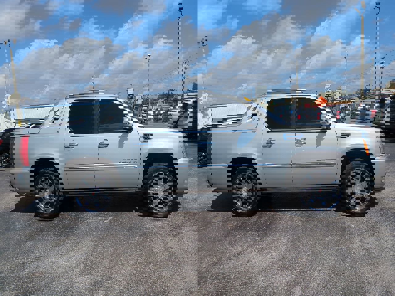 Used 2013 Cadillac Escalade EXT Premium image 3