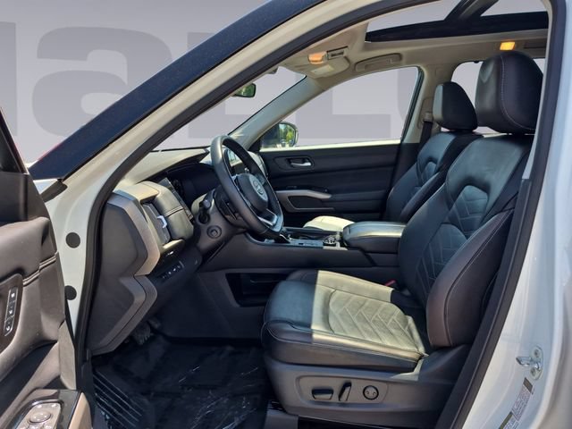 Used 2024 Nissan Pathfinder Platinum AWD/4WD image 10