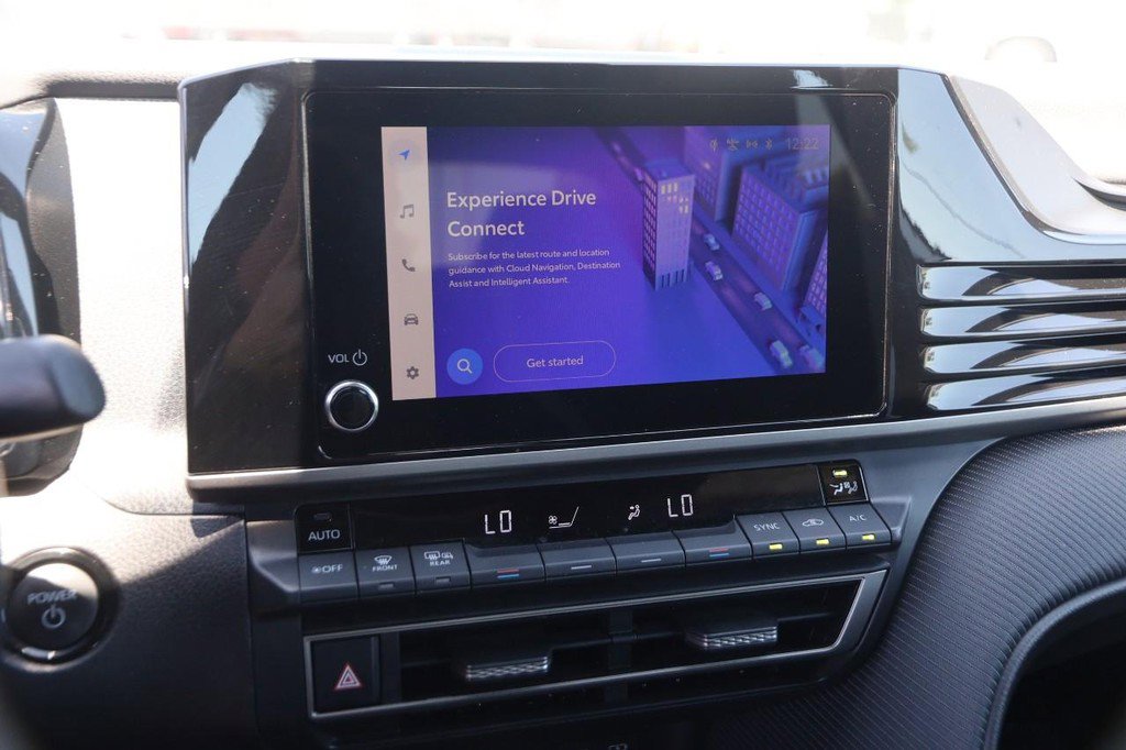 Used 2025 Toyota Camry SE FWD image 15
