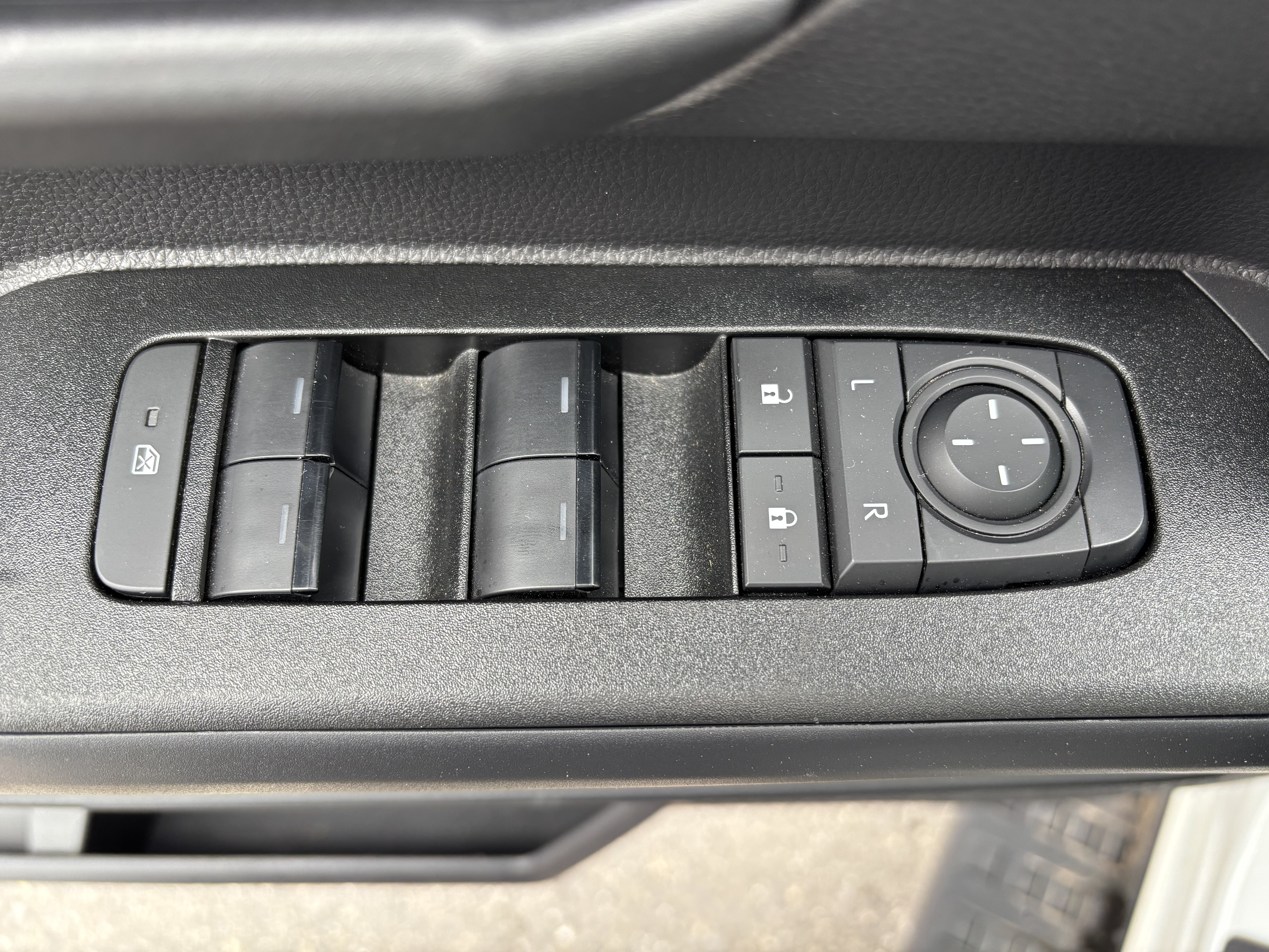 Certified 2025 Toyota 4Runner SR5 AWD/4WD image 17