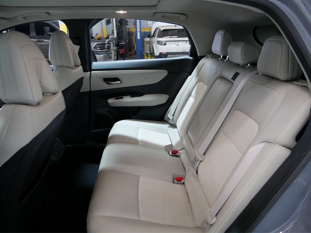 Used 2024 Nissan Ariya AWD image 22