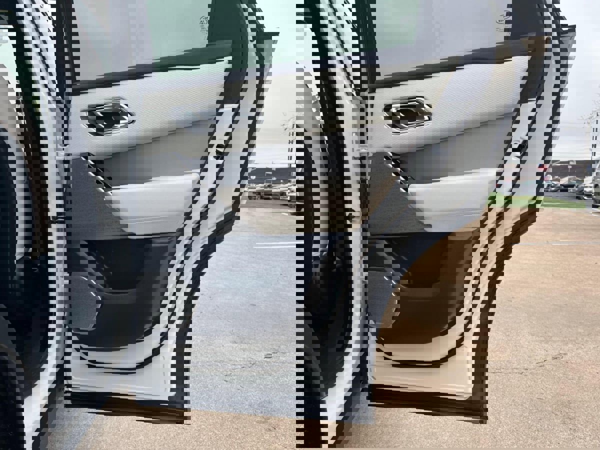 Used 2019 Land Rover Range Rover Velar R-Dynamic SE image 32