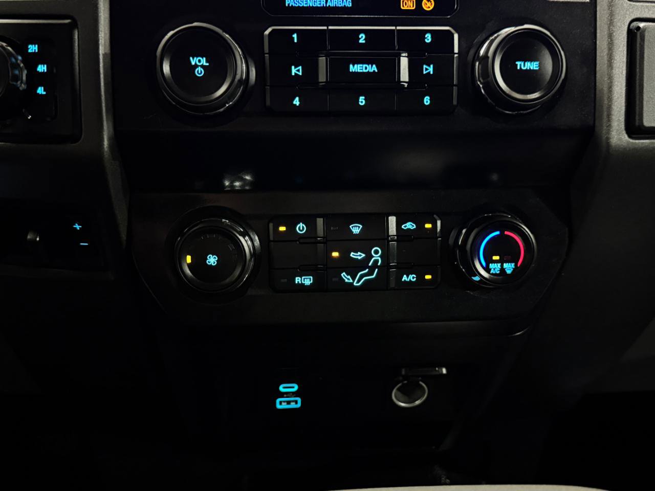 Used 2022 Ford F250 XL w/ Power Equipment Group AWD/4WD image 31