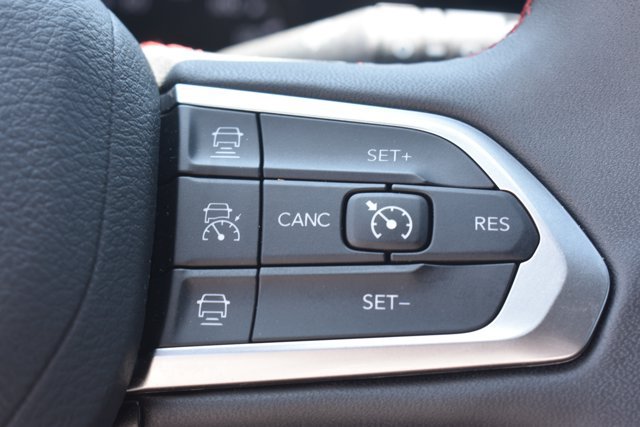 Used 2025 Jeep Compass Trailhawk AWD/4WD image 23