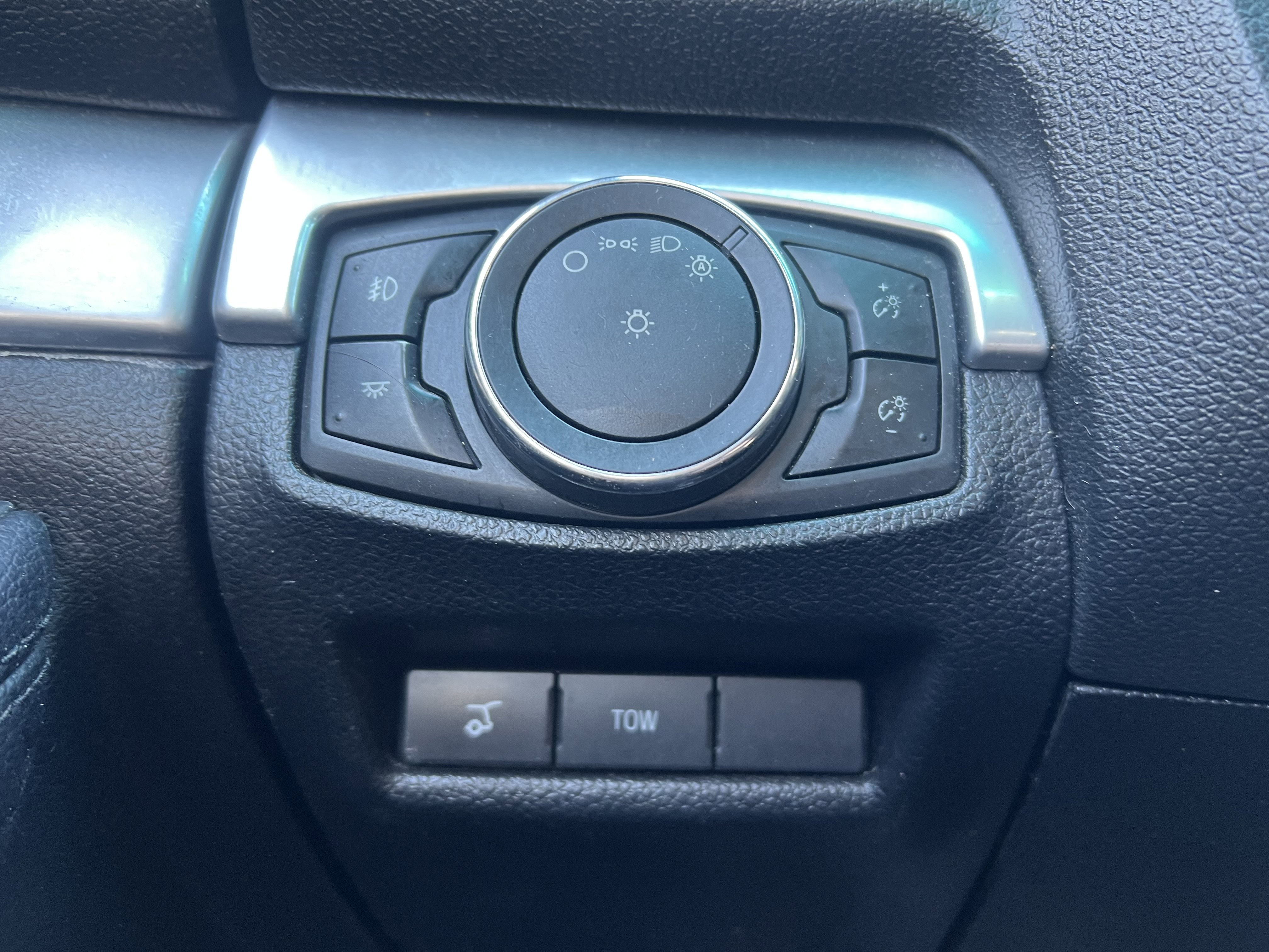 Used 2016 Ford Explorer Limited image 19