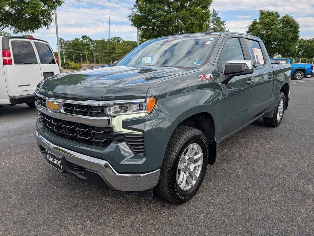 Used 2025 Chevrolet Silverado 1500 LT AWD/4WD image 4