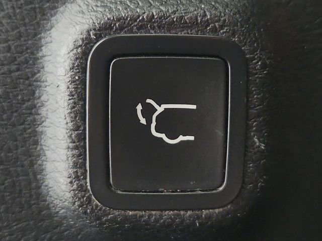 Used 2019 Jeep Cherokee Limited image 27