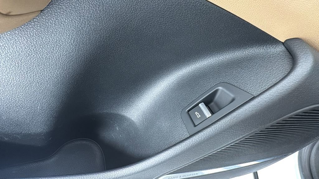 Used 2023 Audi Q8 Prestige image 21