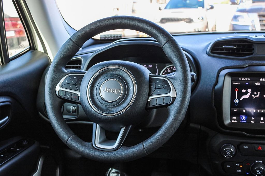 Used 2023 Jeep Renegade Latitude AWD/4WD image 16