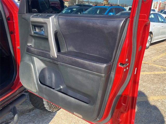 Used 2016 Toyota 4Runner SR5 image 10