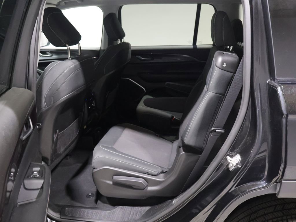 Certified 2022 Jeep Grand Cherokee L Laredo w/ Luxury Tech Group I AWD/4WD image 18