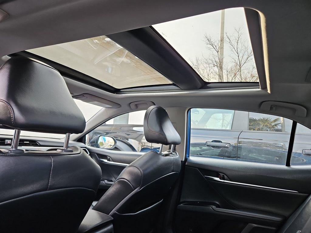 Used 2020 Toyota Camry XLE image 23