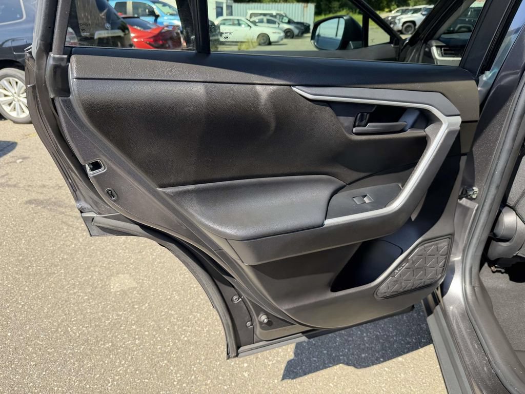 Used 2022 Toyota RAV4 LE AWD/4WD image 19