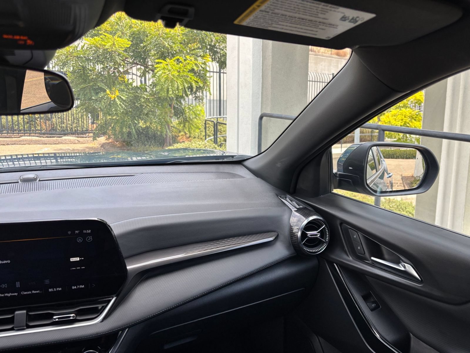 Used 2025 Chevrolet Equinox LT FWD image 36