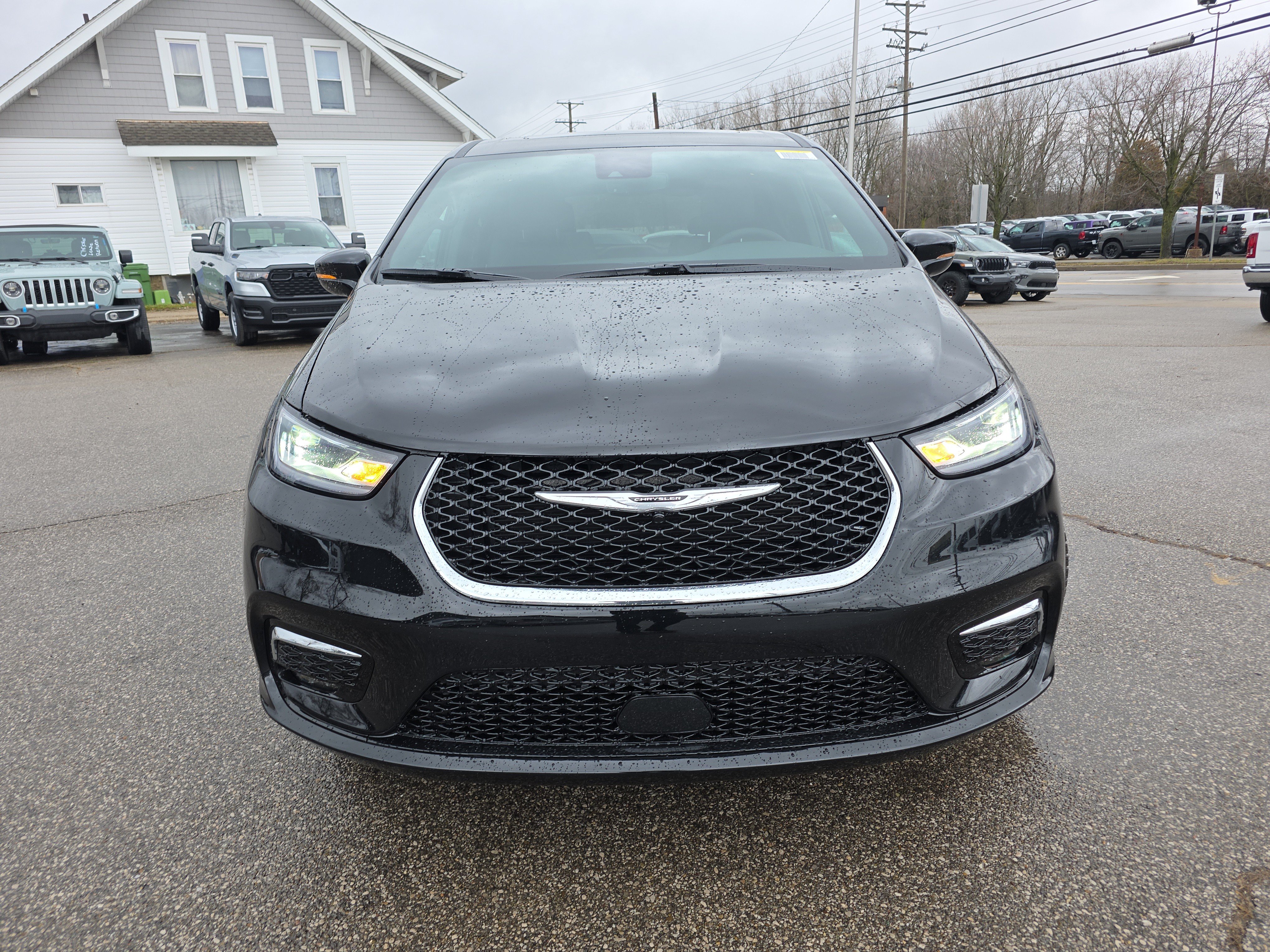 New 2026 Chrysler Pacifica Select AWD/4WD image 18