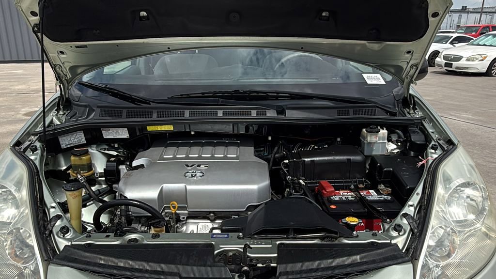 Used 2010 Toyota Sienna LE FWD image 30