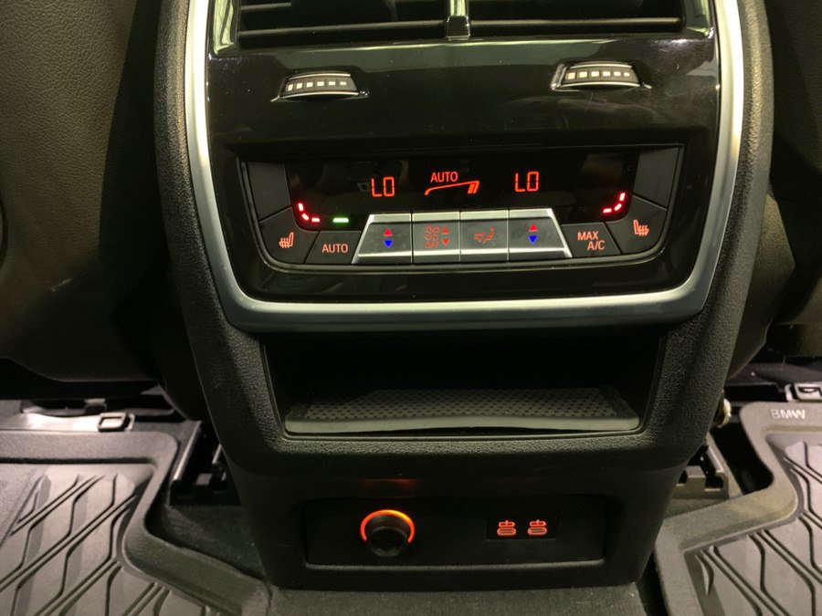 Used 2025 BMW X7 xDrive40i w/ M Sport Package AWD/4WD image 81