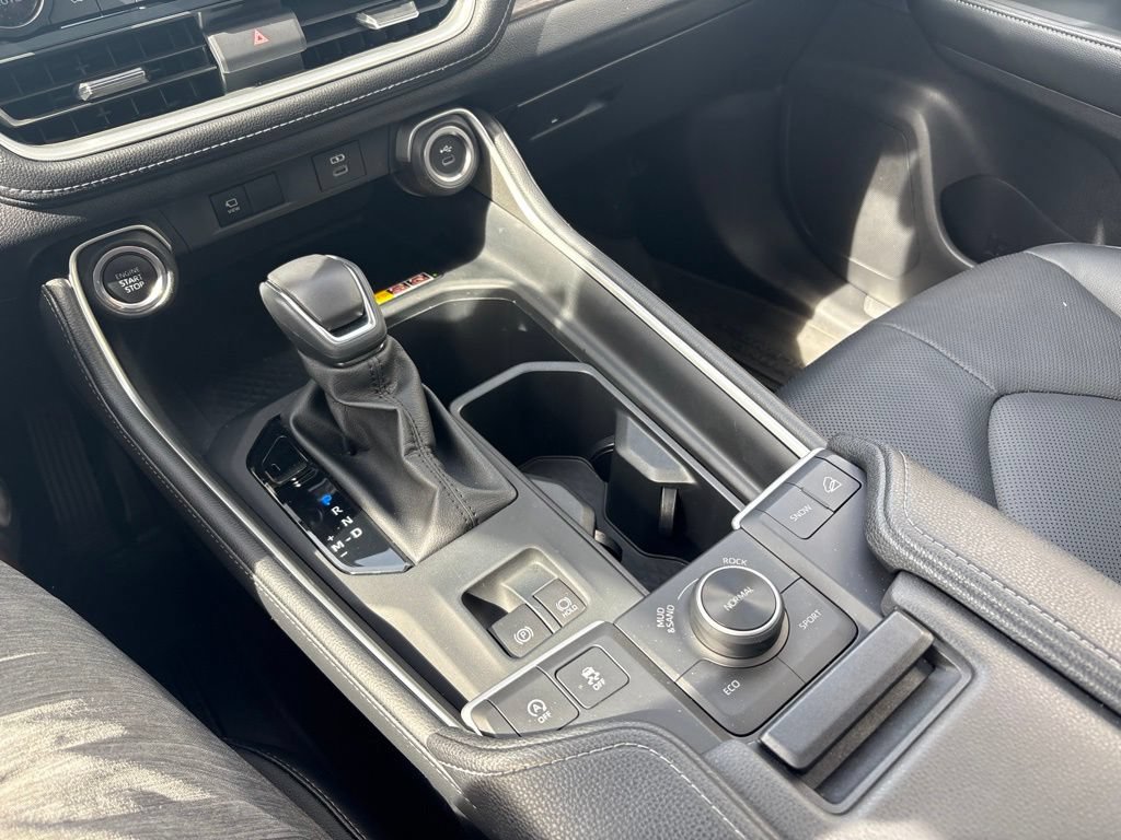 Used 2024 Toyota Grand Highlander AWD image 23